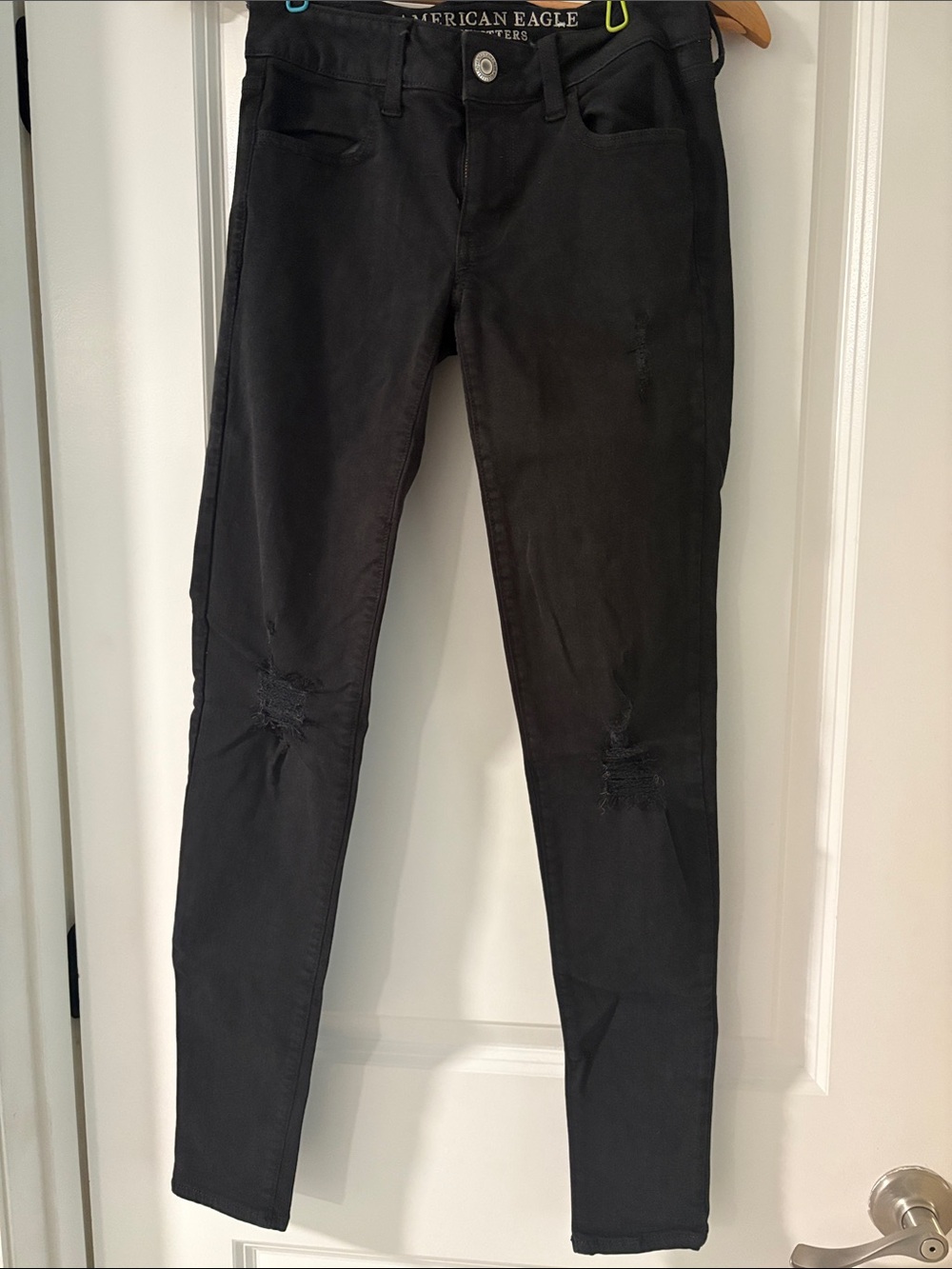 American Eagle Outfitters Black Jeggings with Knee Distress Size 0 Lo